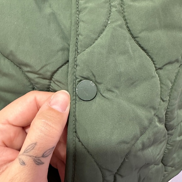 New Look | Olive Quilted Vest | Size: Medium - Picture 4 of 7